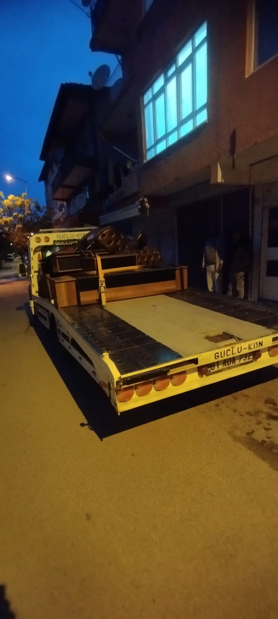 Gece oto kurtarma — 7/24 yol yardım